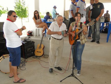 Música ao vivo com participação dos colegas radioamadores